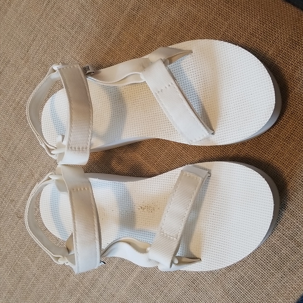 Size 8 Teva Flatform sandals in white